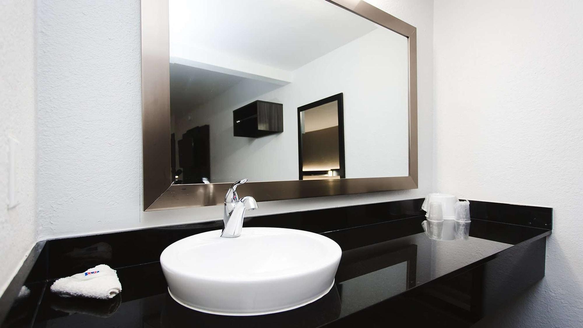 Hotel 6 Houston, Tx - Medical Center - Nrg Stadium