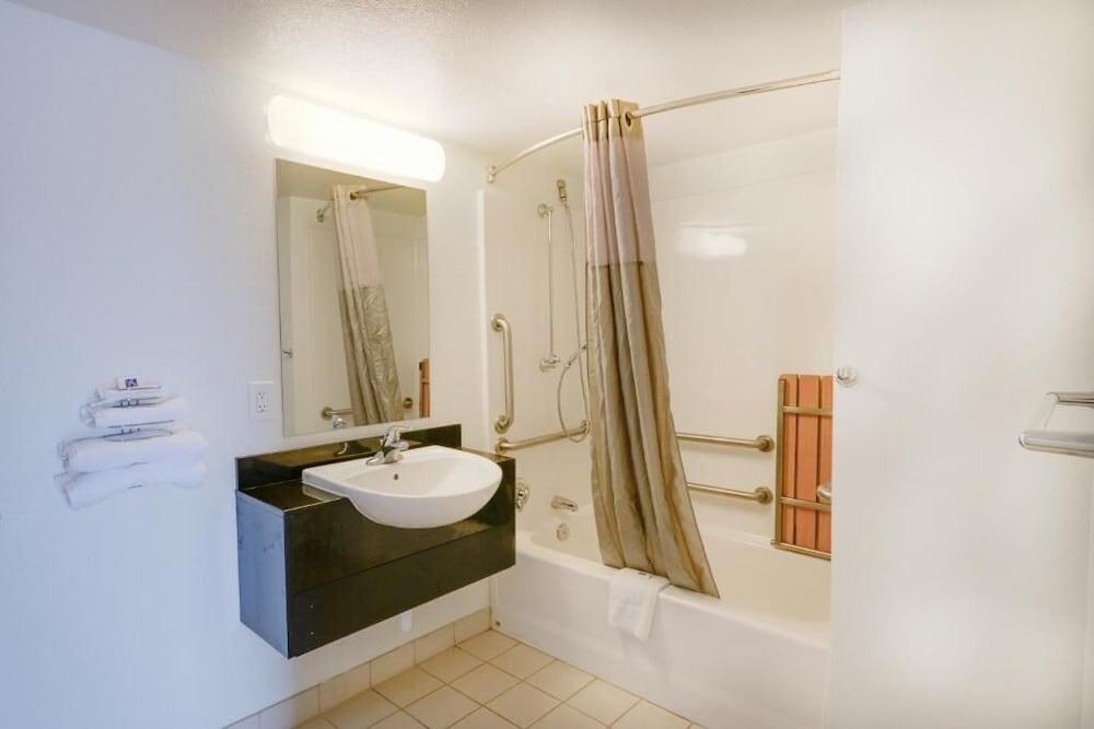 Hotel 6 Houston, Tx - Medical Center - Nrg Stadium 2*