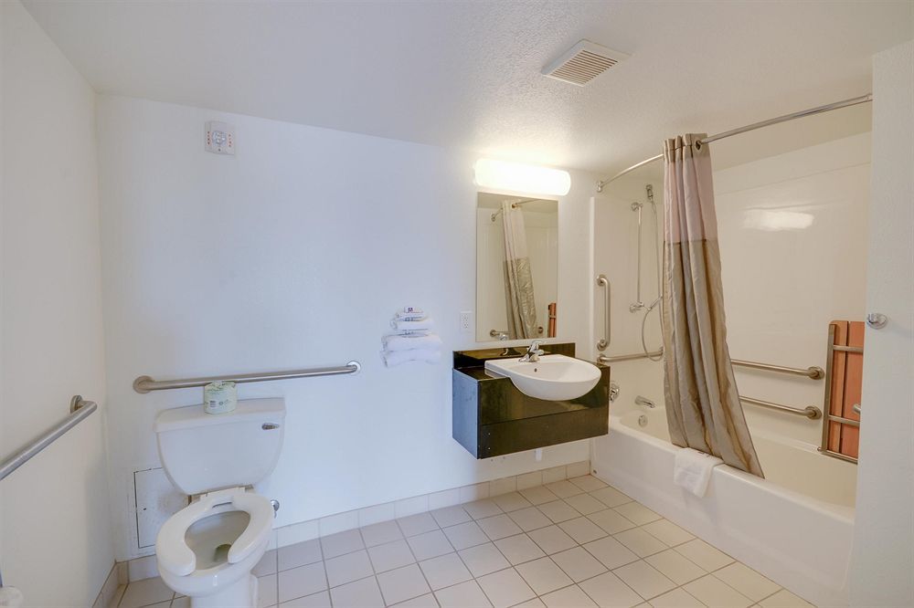 Hotel 6 Houston, Tx - Medical Center - Nrg Stadium 2*