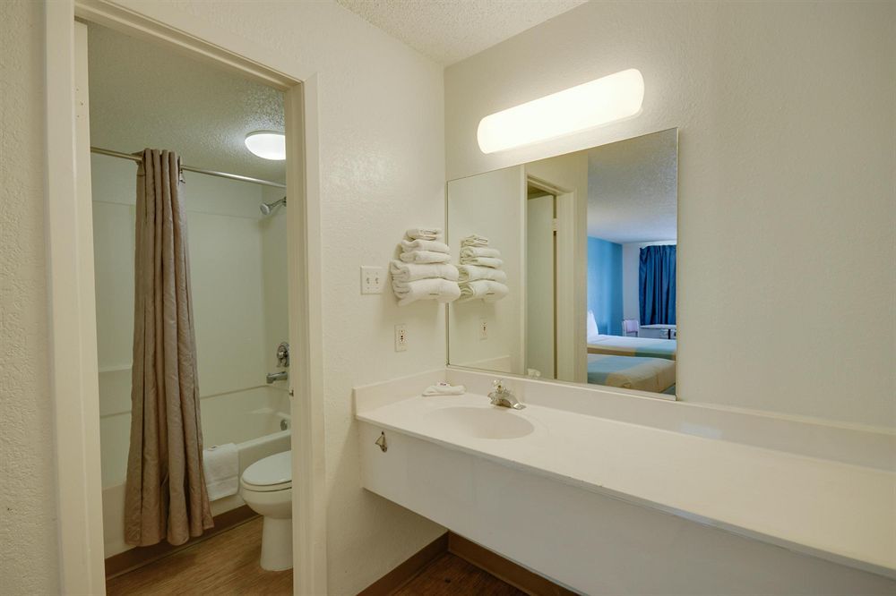 6 Houston, Tx - Medical Center - Nrg Stadium Hotel