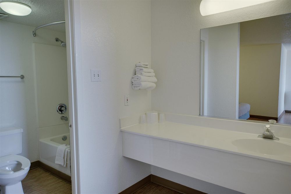 Hotel 6 Houston, Tx - Medical Center - Nrg Stadium 2*